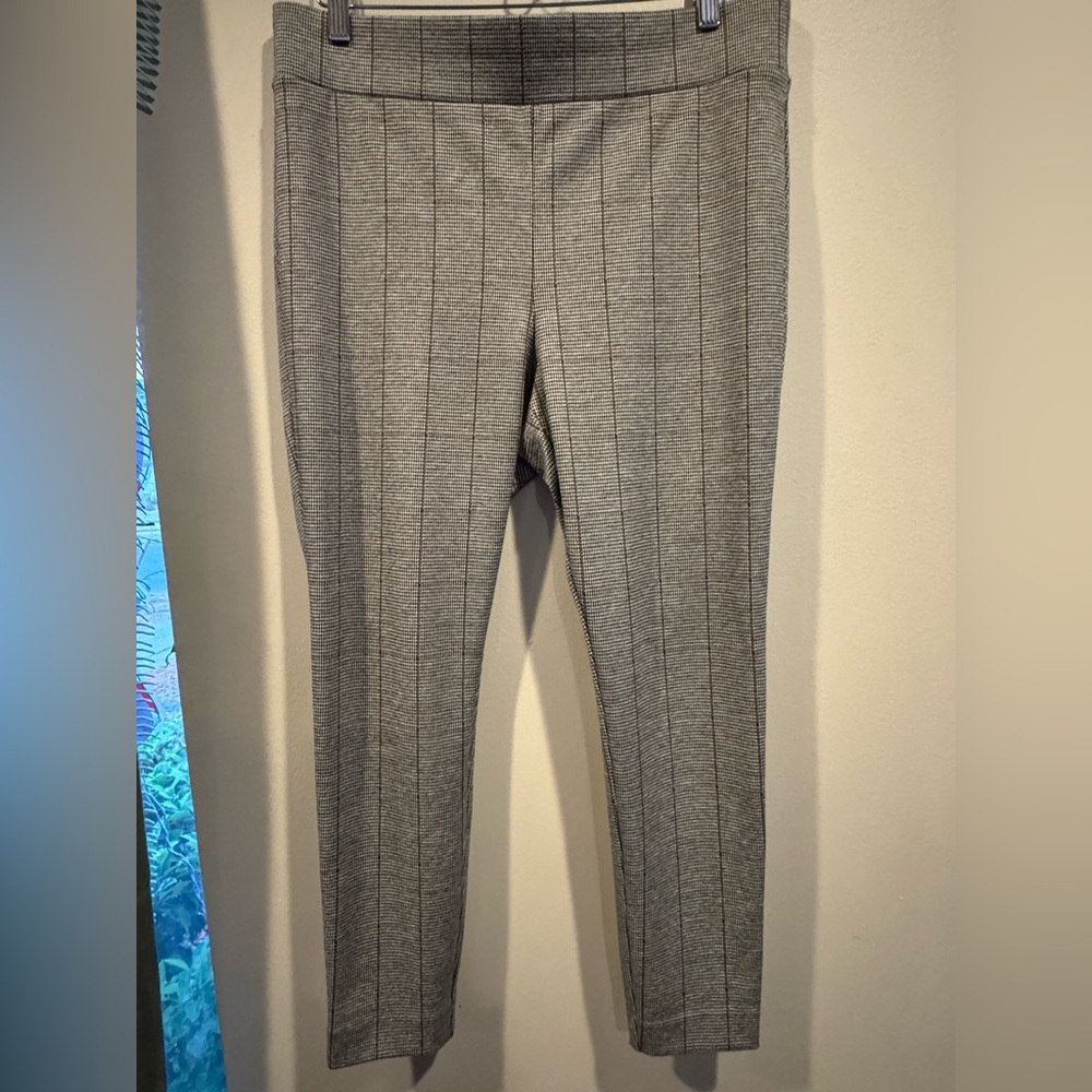 LOFT Women’s Petite Large Brown Houndstooth Leggings. Gently used.
